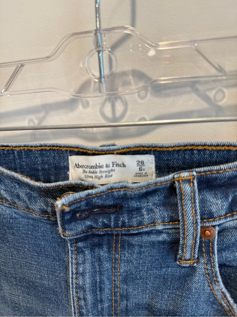 Abercrombie Ultra High Rise Ankle Straight Jeans Distressed Size 28 Short - Picture 3 of 4